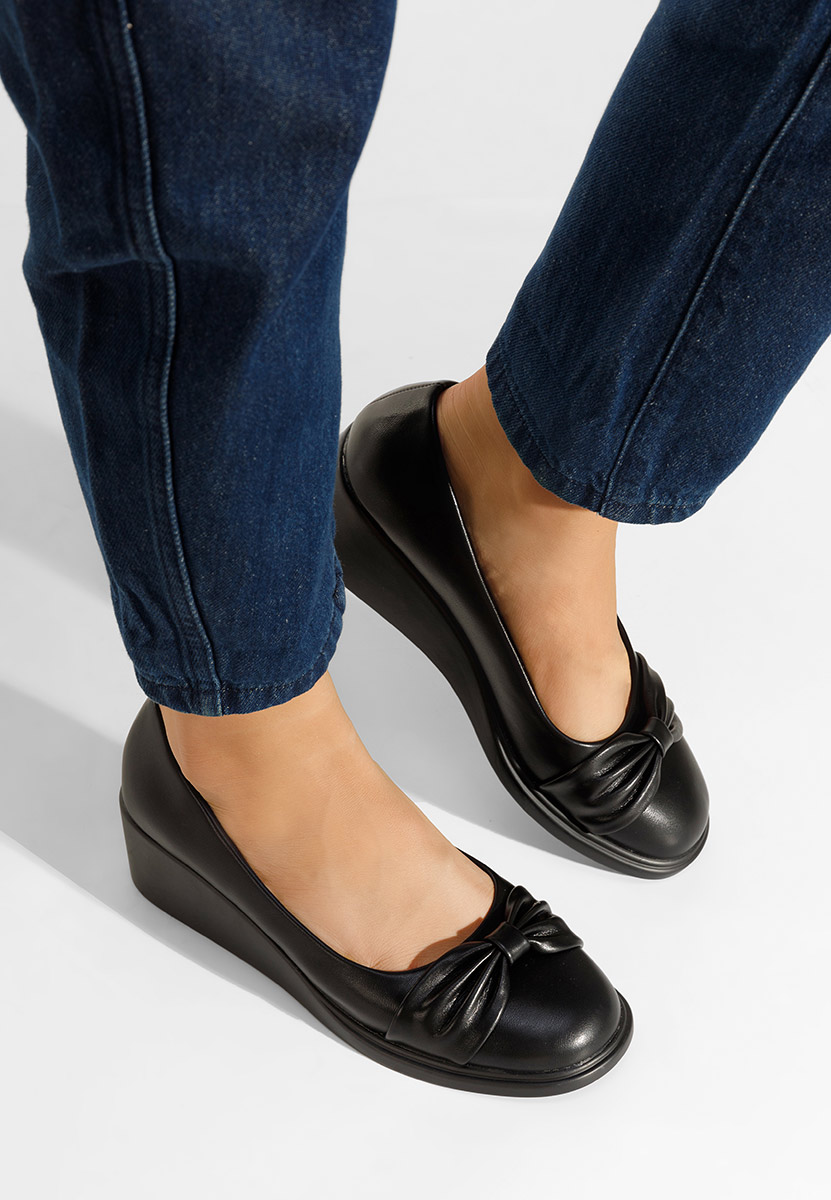 Čevlji s platformo Fines črna