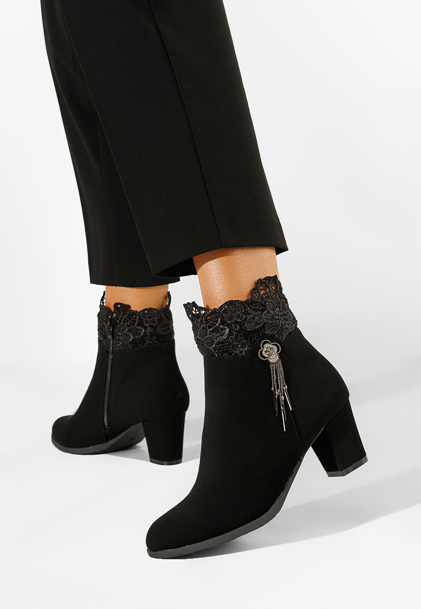 Gležnjarji s peto črna Natira