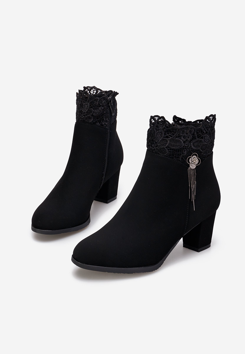 Gležnjarji s peto črna Natira