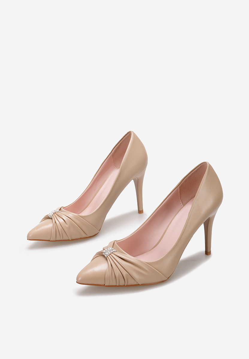 Salonarji špičaki Alisavea Kaki