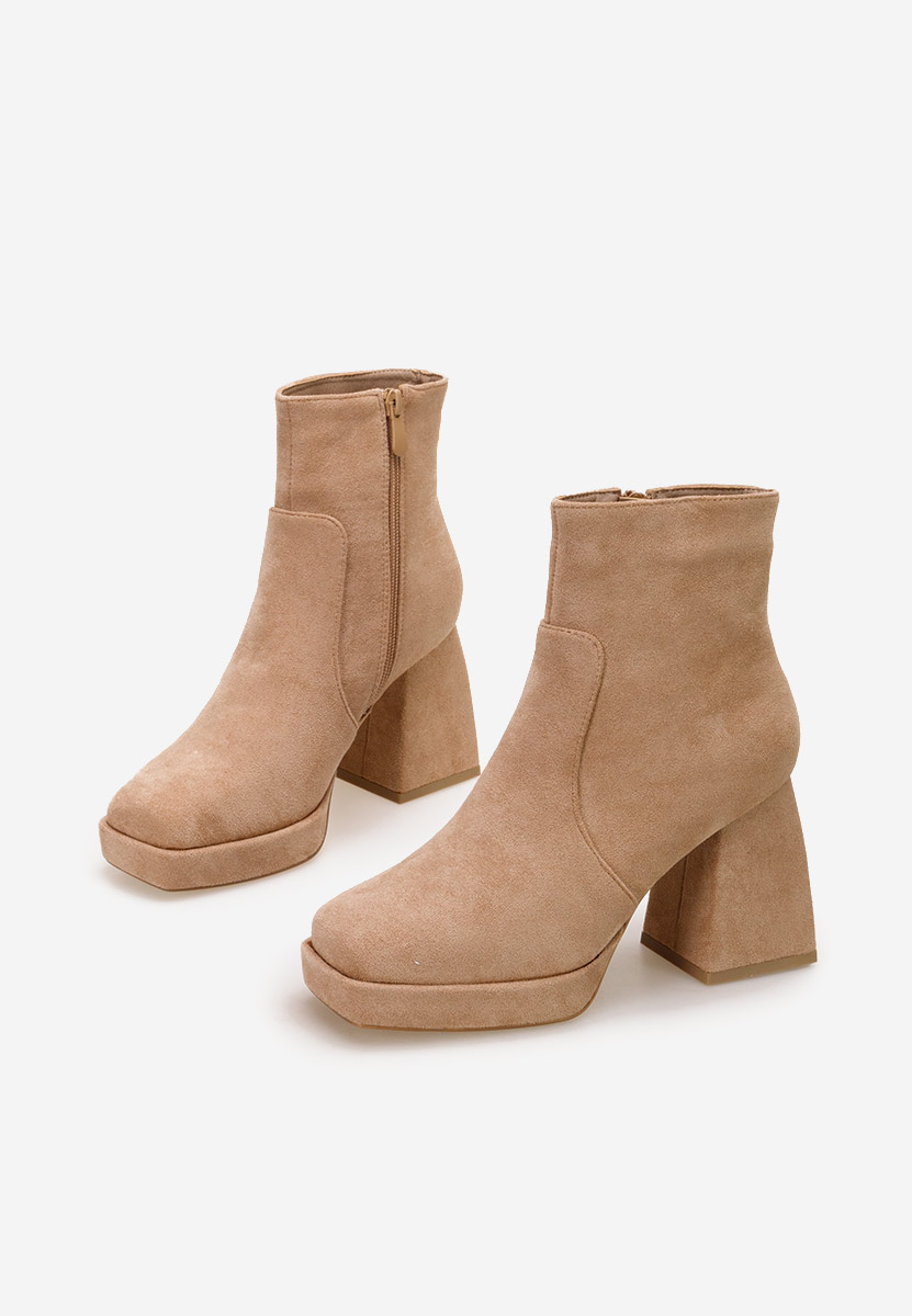 Gležnjarji s peto Seledora Kaki