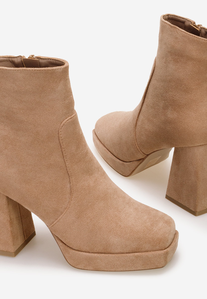 Gležnjarji s peto Seledora Kaki