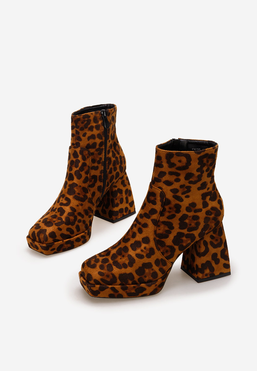 Gležnjarji s peto Seledora Leopardi