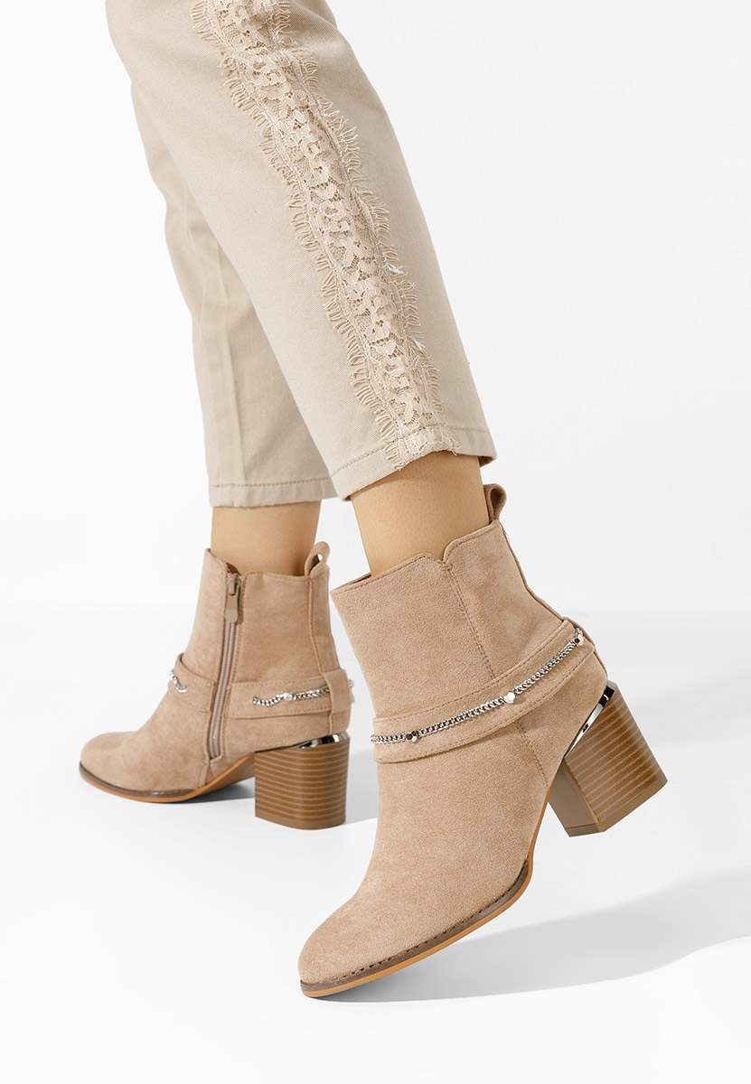 Gležnjarji s peto Katilea Kaki