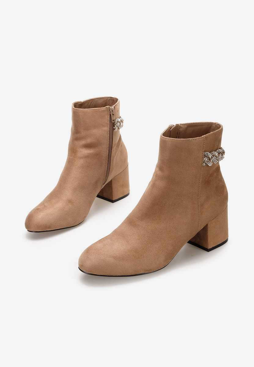 Gležnjarji s peto Taisa Kaki