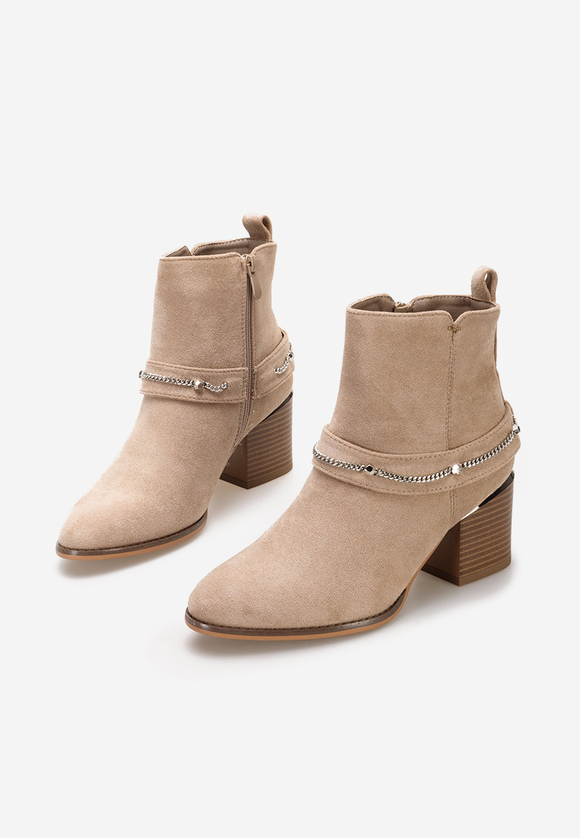 Gležnjarji s peto Katilea Kaki