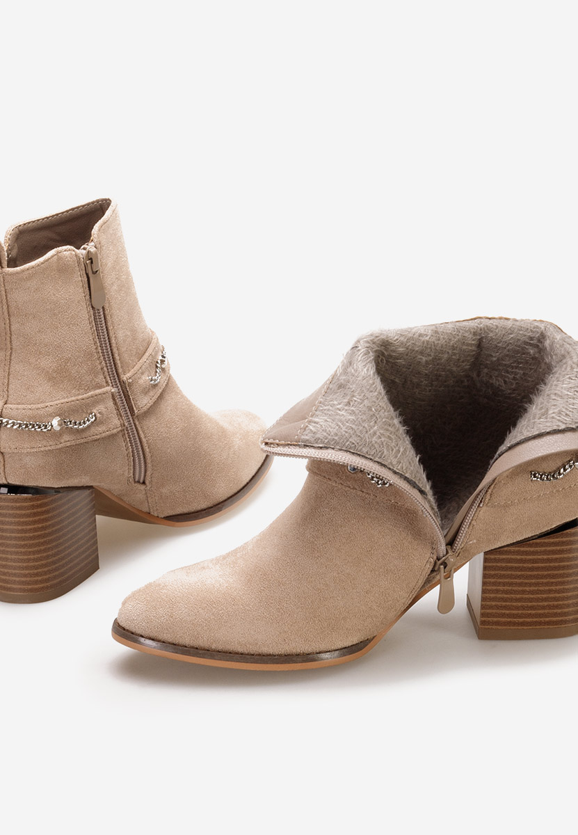 Gležnjarji s peto Katilea Kaki