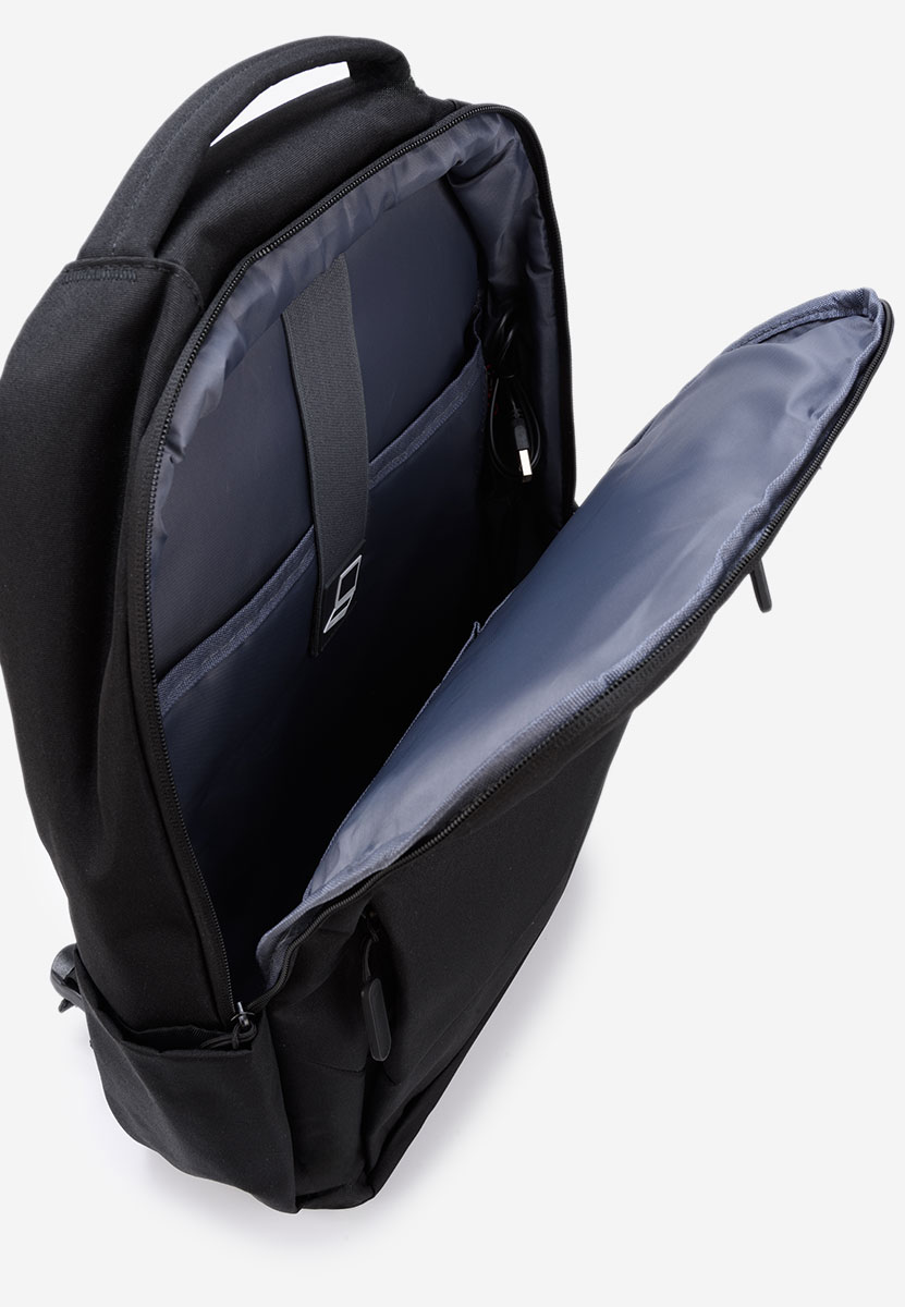 Nahrbtnik Meticulous črna